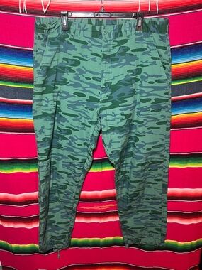 Undefeated Camo Cargo Pants Size XL
